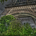 PARIS: Au pieds de la tour...
