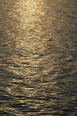 Reflet du soleil sur la mer.