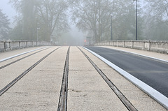 BESANCON: Travaux de Tram:  pont de la république: 2013.05.06 réouverture du pont.