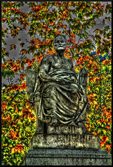 BESANCON: Statue de Victor Hugo à Grandvelle.