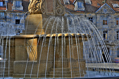 BESANCON:  Détail de la fontaine place du Marché.