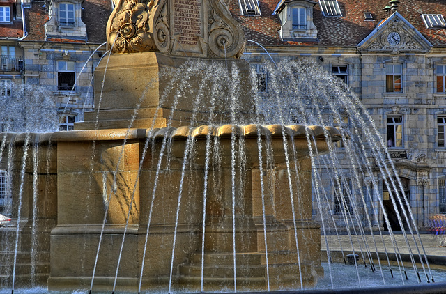 BESANCON:  Détail de la fontaine place du Marché.