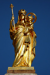 SAINT-RAPHAEL: Statue de la Vierge et l'Enfant de la Basilique.