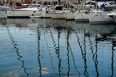 SAINT-RAPHAEL: Reflet de bateaux dans le port.