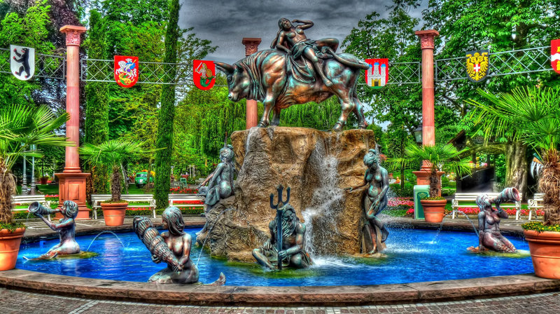 EUROPAPARK:Une fontaine  (HDR).