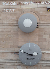 BESANCON:Horloge calculant le temps avant l'inauguration de la gare Besançon-Franche-Comté.