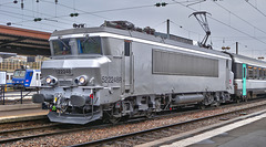 BESANCON: Départ de la locomotive 22248 à destination de Dijon.