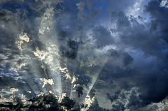 BESANCON: Rayon du soleil a travers les nuages 01.