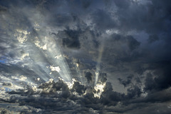 BESANCON: Rayon du soleil a travers les nuages 02.