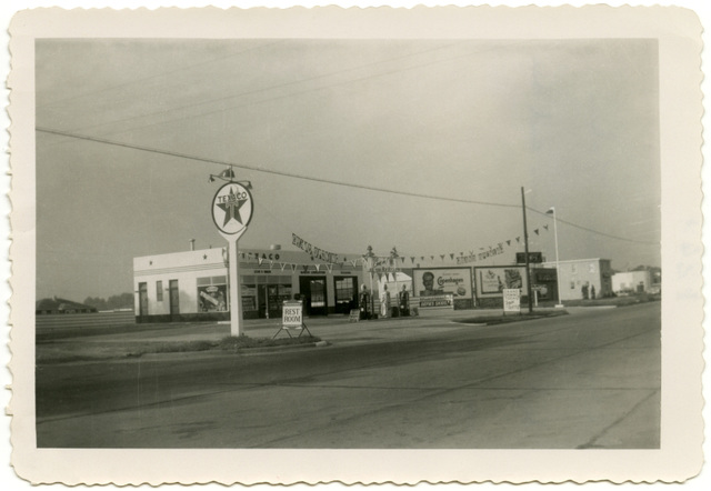 Simon's Texaco Station, Eau Claire, Wisc., Sept. 12, 1952