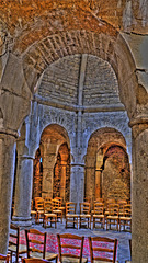 DIJON: Cathédrale Saint Bénigne: La Crypte