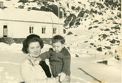 (502) Ure i Lofoten: Hilma (Svendsen) Solem og Lisbeth Andreassen