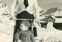 (503) Ure i Lofoten: Hilma (Svendsen) Solem og Lisbeth Andreassen