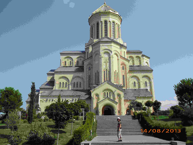 Mia edzino antau la cefa katedralo de Tbiliso Mia edzino antau la cefa katedralo de Tbiliso