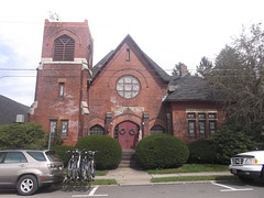 Église et vélos / Church and bikes.
