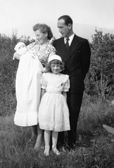(153) Dåpsbarnet Jan-Thore Solem, Hilma og Signold Solem, Wenche (Solem) Thorsrud, 24. august 1958