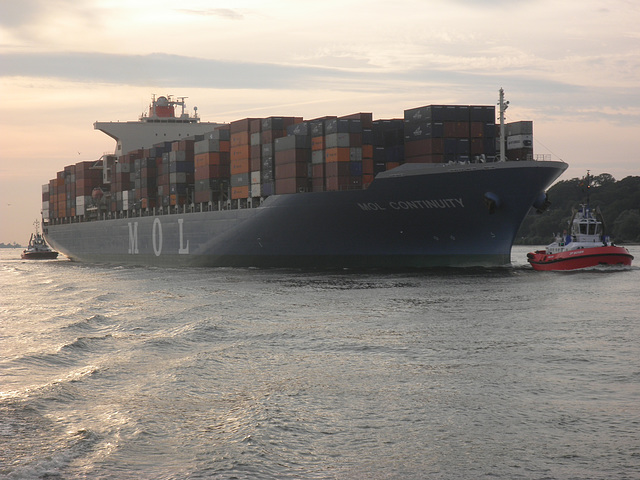 Containerschiff   MOL  CONTINUITY