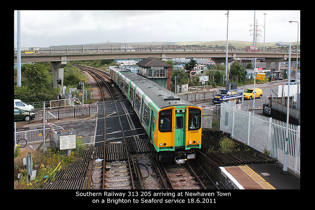 Southern Railway 313 205 arriving at Newhaven Town - 18.6.2011