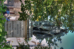 BEAUNE: Statue de Gaspard MONGE.