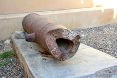 Oman 2013 – Al Ay’nain Fort – Broken cannon