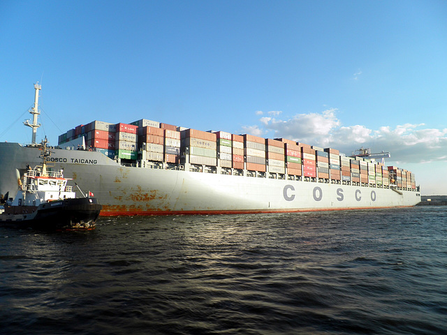Containerschiff   COSCO   TAICANG