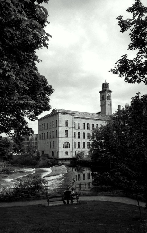 The weir on the River Aire at Salts Mill