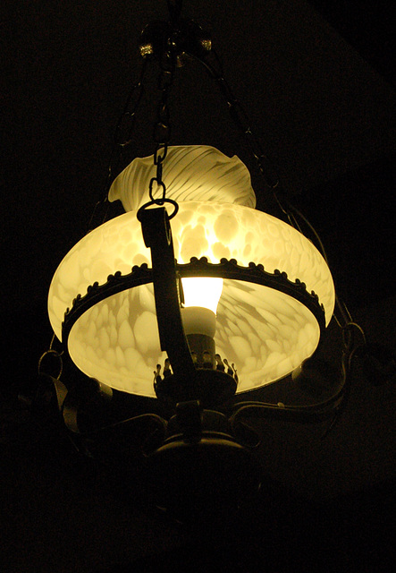 antikva lampo (alte Lampe)