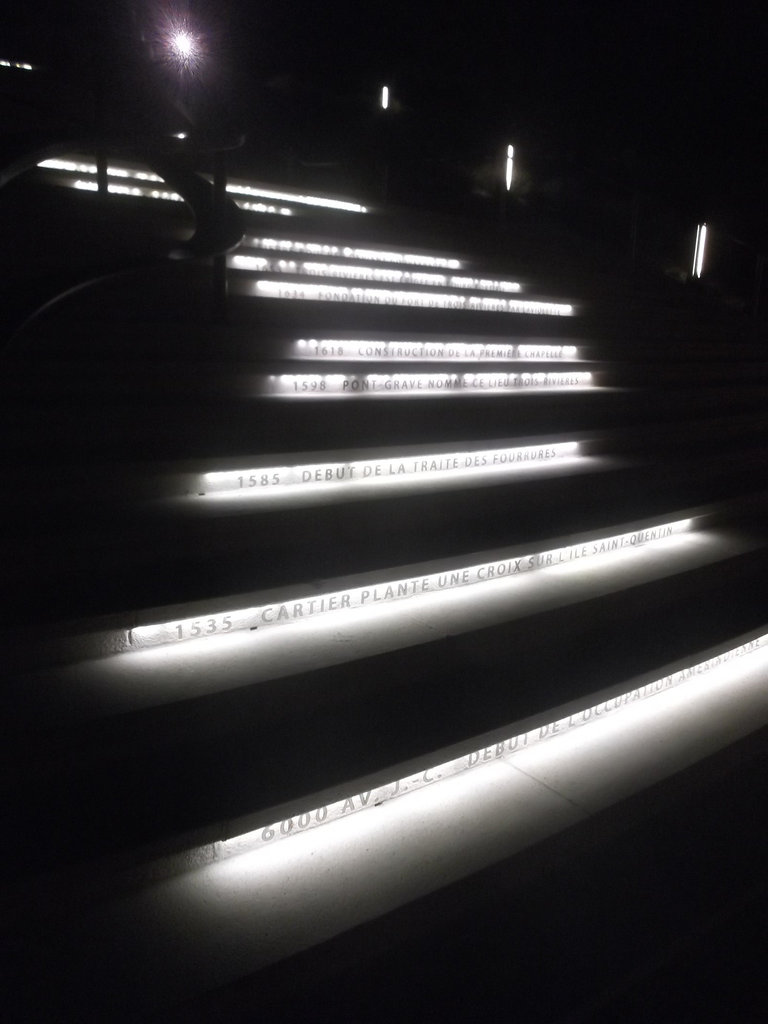 Escaliers alphabétiques / Alphabetic stairs.