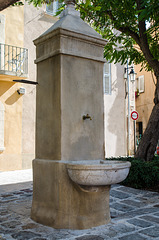 St Tropez fontaine