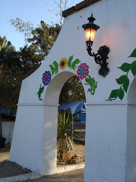Portail floral du parc / Flowery park portal.