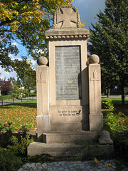 Denkmal Weltkriege - Löwenbruch
