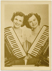 Twin Accordion Sisters