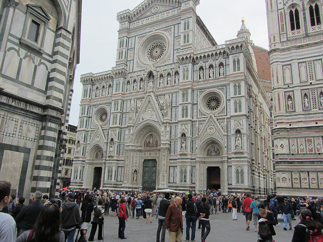 CATTEDRALE DI SANTA MARIA DEL FIORE (The Duomo of Florence). Row of statues near the top: Mary and Jesus at center with the 12 apostles.