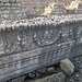 Architrave décorée du temple de Fortuna