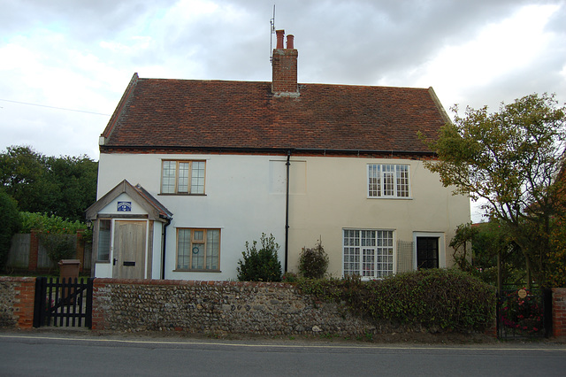 Anchor Cottages and garden walls. The Street. Walberswick (2)