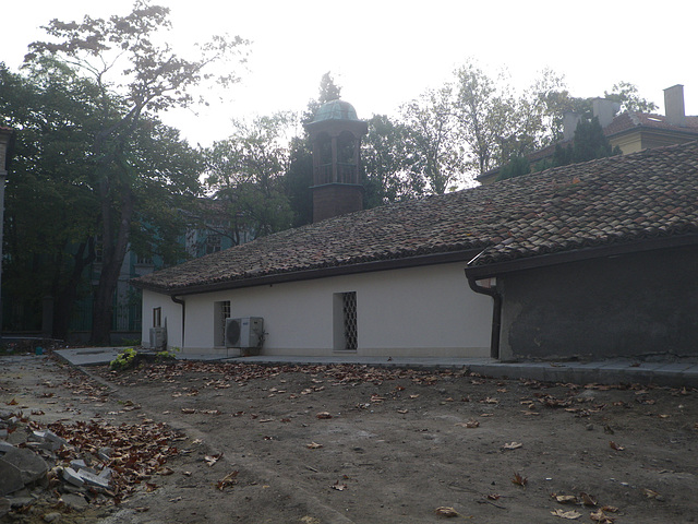Eglise orthodoxe près de la synagogue moderne de Varna.