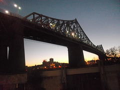 JC bridge by the night / Pont JC et torticolis nocturne.