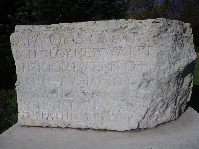 Musée national d'Histoire : inscription grecque.