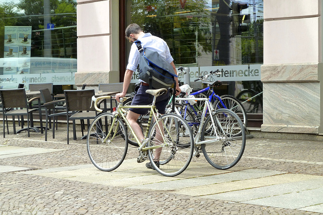 Leipzig 2013 – Holding two bikes