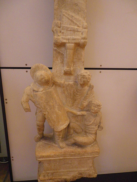 Musée national d'archéologie : la fin d'un combat de gladiateur.