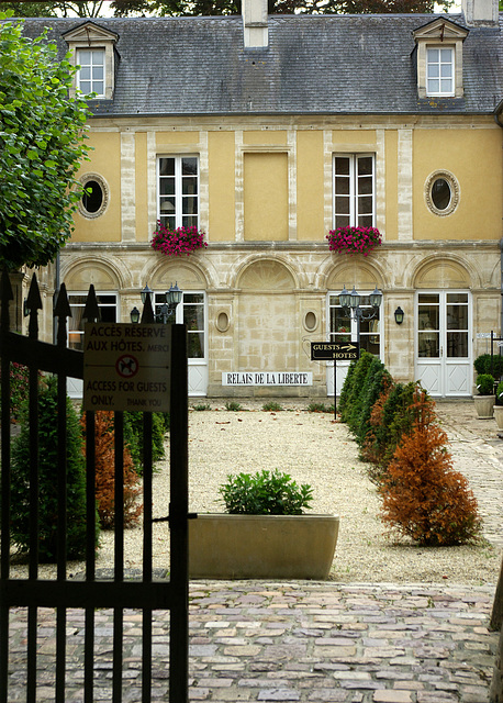 Hotel Tardiff Courtyard in Bayeux - Sept 2010