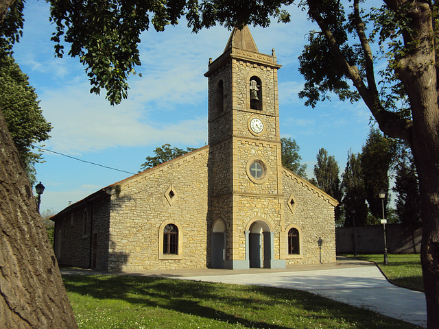 Iglesia de San Julián de Roces (01)