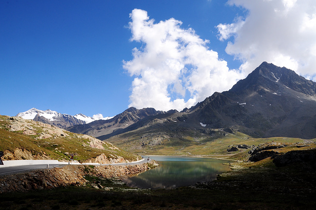Lake at the top of the Gavia Pass