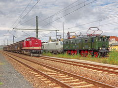 Bahnhofsszene im Bahnhof Freiberg (112 708-3, E 77 10 und E 37 528)