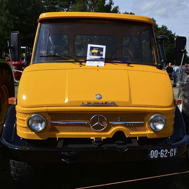 Oldtimerfestival Ravels 2013 – 1975 Mercedes-Benz Unimog 406