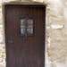 Porte d'une maison datant de 1518, Saint-Guilhem-le-Désert (août 2012), Hérault, Languedoc-Roussillon, France