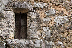 Fenêtre - à Saint-Maurice de Navacelles (Hérault, France)