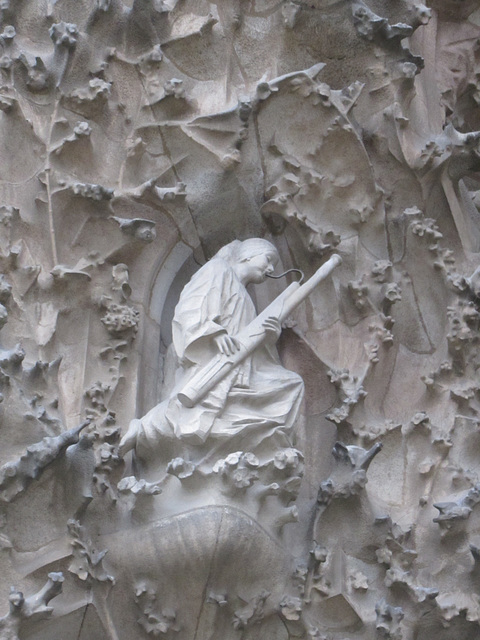 Sacred basson player, exterior of the Sagrada Familia