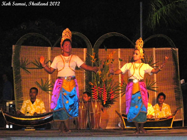 49 Thai Dancers