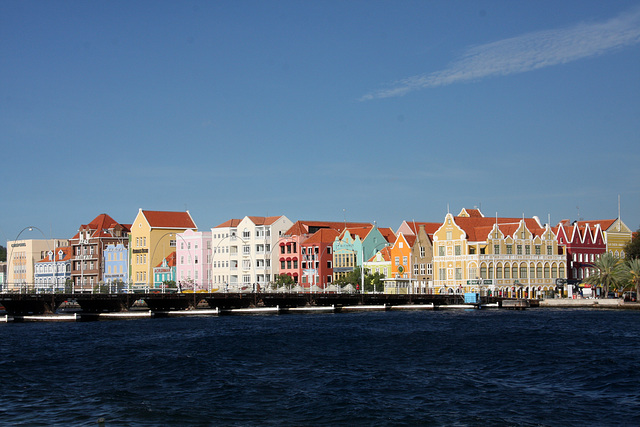 Handelskade and the Queen Emma Pontoon Bridge